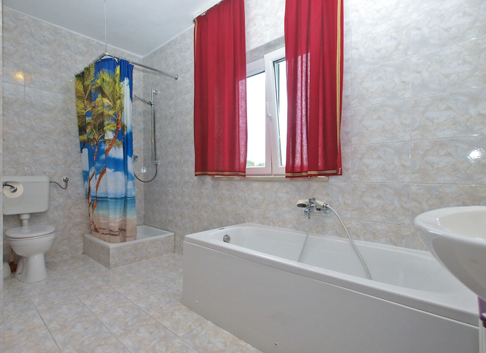 Bathroom 3, Apartment 924, Fažana