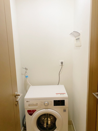 Bathroom 4, Gold Coast PIK Sea View Apartments by LongeSuites, North Jakarta