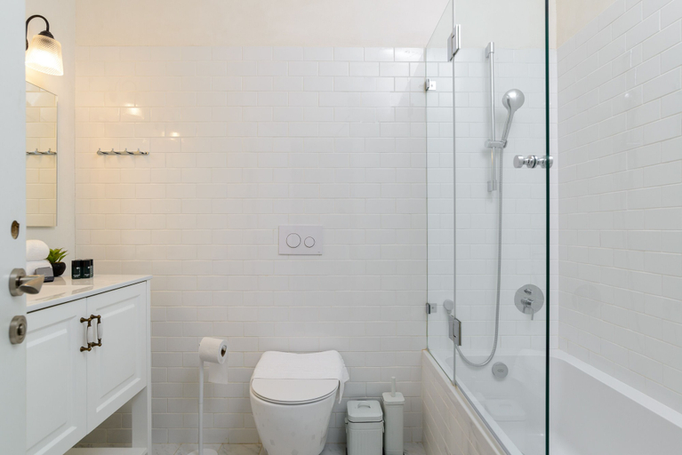 Bathroom 3, Arlo by TLV2RENT