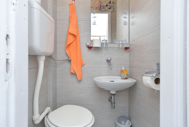 Bathroom 3, Apartment 358, Poreč