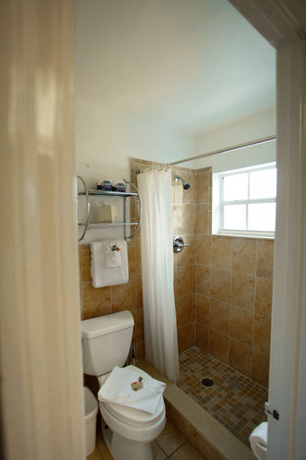 Bathroom 4, Kings Kamp, Monroe