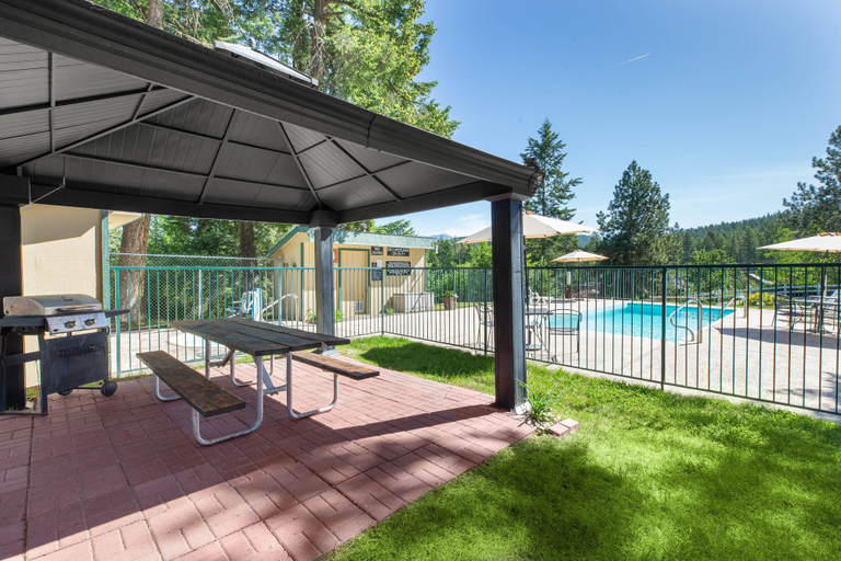 Others 5, Timbers Motel, Flathead