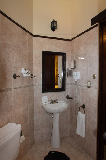 Bathroom 4, Hotel CasAntica, Del Centro