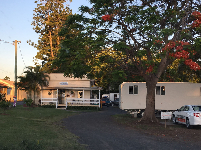 Exterior & Views 12