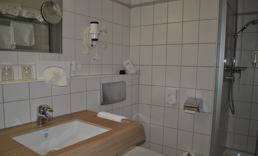 Bathroom 4, Heidehotel Lubast, Wittenberg