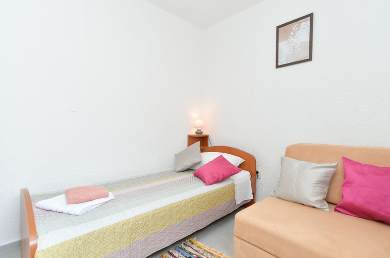 Bedroom 2, Apartment 358, Poreč