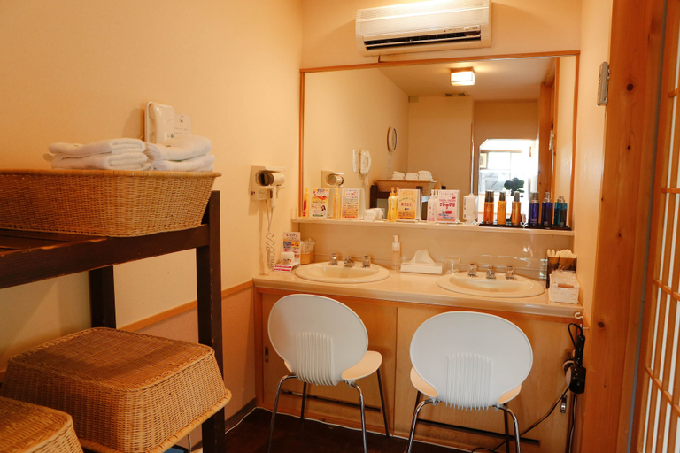 Bathroom 3, Albergo Yuraku, Yugawara