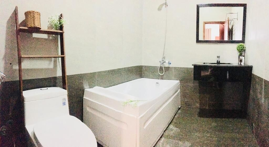 Bathroom 3, Flora Quy Nhon Hotel, Qui Nhơn