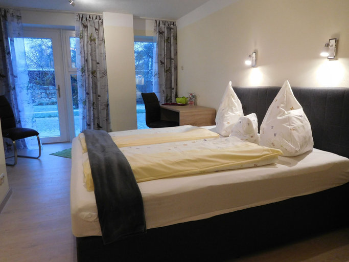 Bedroom 4, Kirschberghof - Adults Only, Würzburg