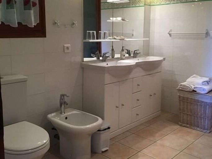 Bathroom 4, Flynns of Termonfeckin