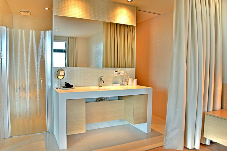 Bathroom 3, La Cache à Maxime, La Nouvelle-Beauce