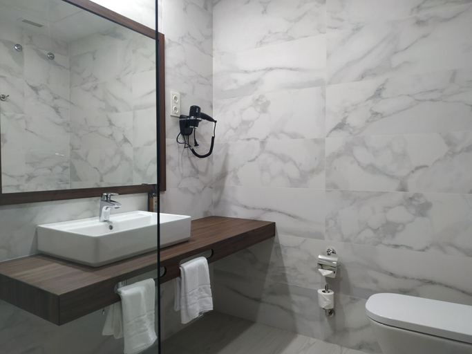Bathroom 4, Hotel México, Almería