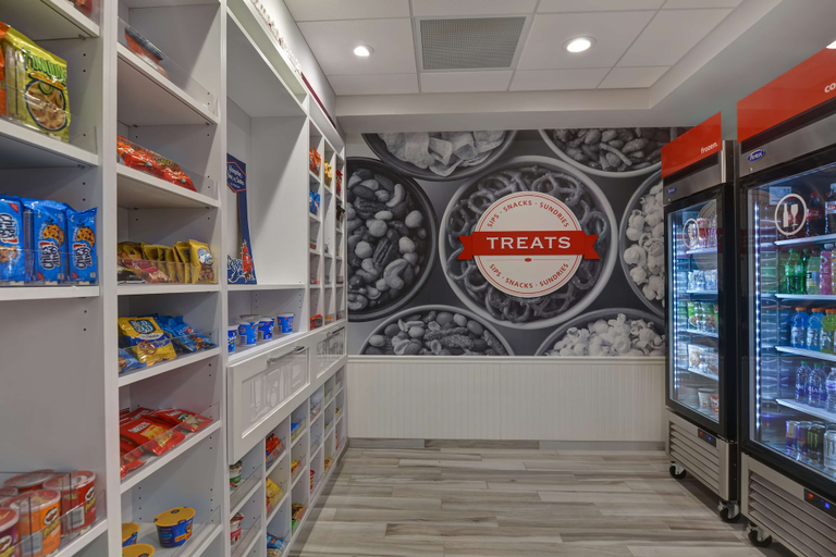 Food & Drinks 5, Hampton Inn & Suites Tampa Riverview Brandon, Hillsborough
