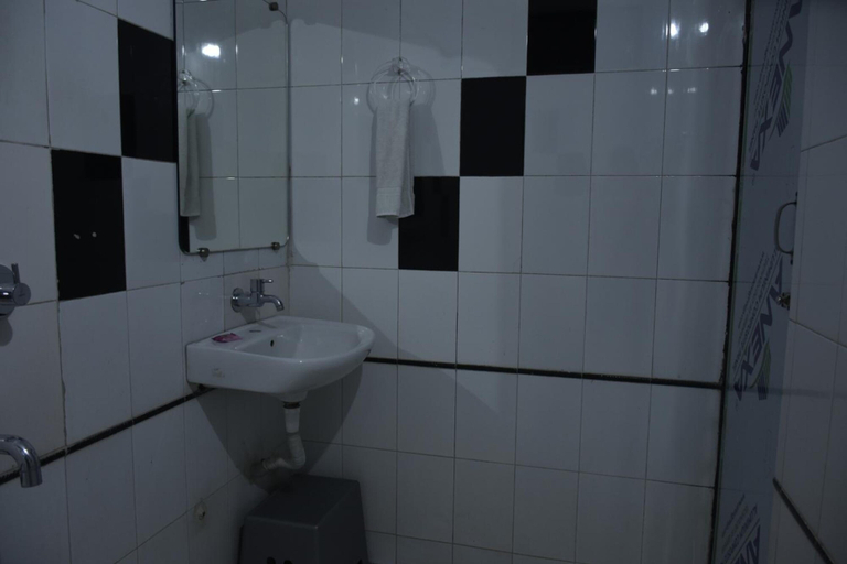 Bathroom 3, Hotel Satyam, Ujjain