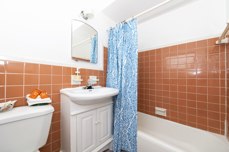 Bathroom 3, Tropic Isle Hotel and Apartment, Broward