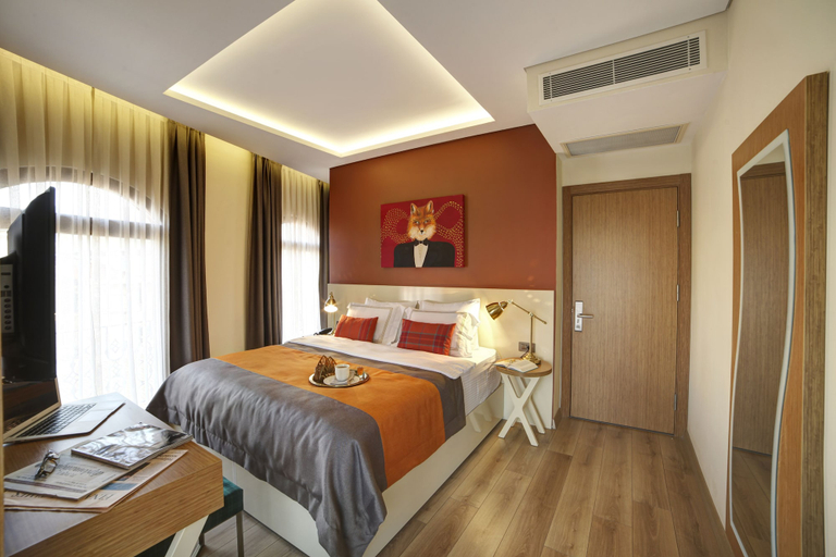 Bedroom 4, The Fox Hotel, Beyoğlu
