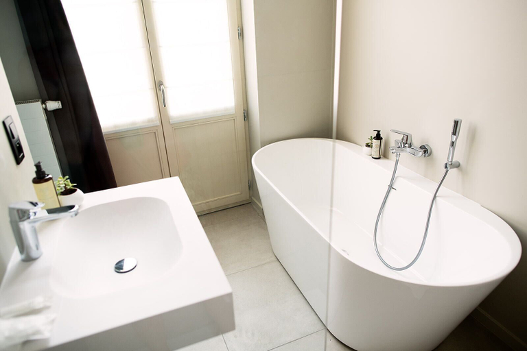 Bathroom 4, Hôtel de la Poste, Hainaut