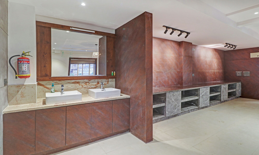 Bathroom 4, Treebo Emora Grand, Bangalore