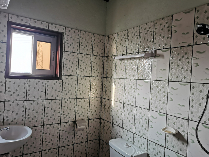 Bathroom 3, Hôtel 2S, Wouri