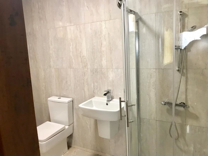 Bathroom 4, Ishmajoso Lodge, Western Urban