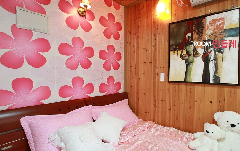 Bedroom 2, Green Fairytale Pension, Taean