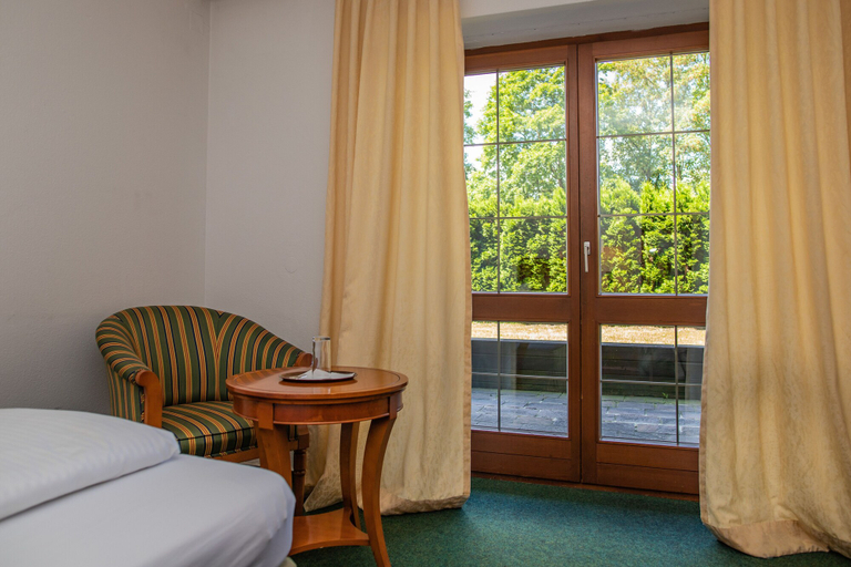 Bedroom 2, Alpenhotel Gastager, Traunstein