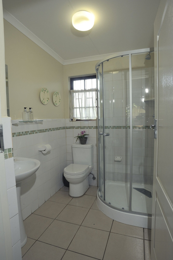 Bathroom 3, Petal Faire Cottage, City of Tshwane