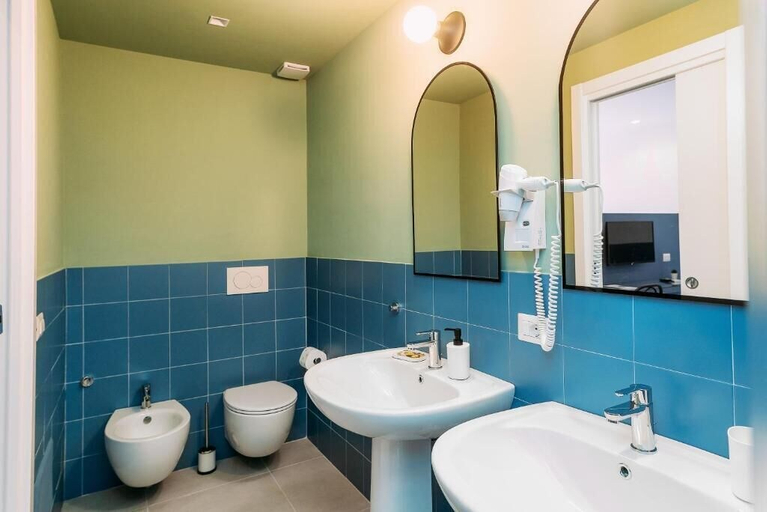 Bathroom 5, Sorrento Colors&Suites, Napoli