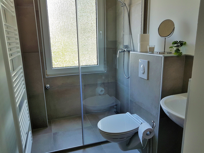 Bathroom 5, Glück Auf Appartements Walter-Hohmann, Essen