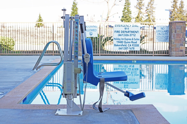 Holiday Inn Express & Suites BAKERSFIELD AIRPORT - Tap to explore photos
