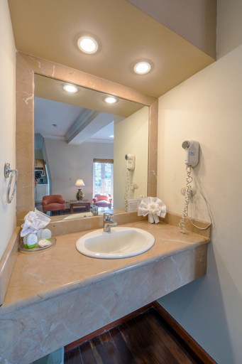 Bathroom 5, San Carlos, ZONA 10