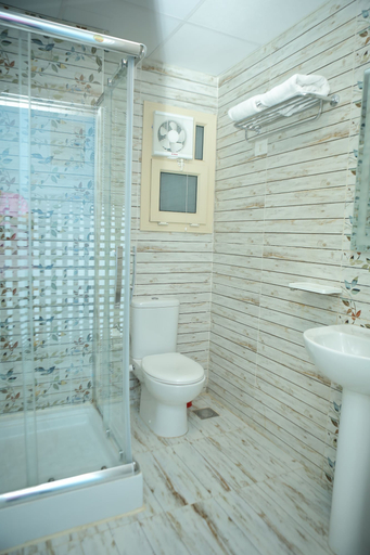 Bathroom 4, Tiba Rose Plaza, Al-Ghurdaqah