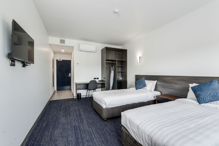 Others 5, Thornton Executive Hotel, Maitland