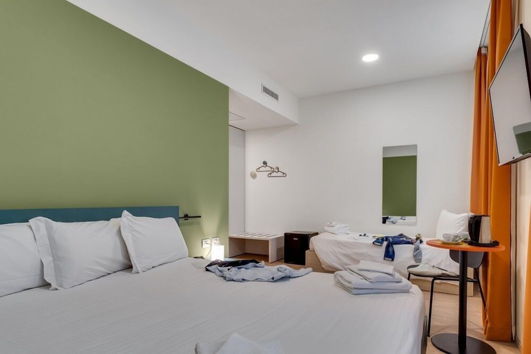 Bedroom 2, Camplus Bernini - Casa per Ferie, Torino