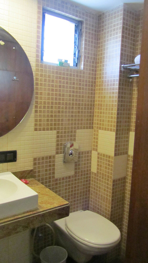 Bathroom 4, Hotel Bhammar's Inn- A Pure Veg, Kolkata