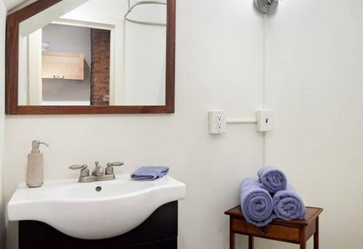 Bathroom 2, Pizo Lodge, Kabwe