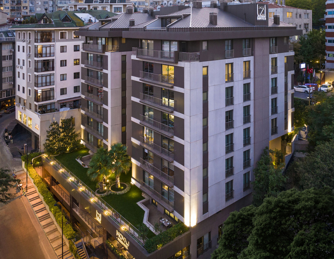 Exterior & Views