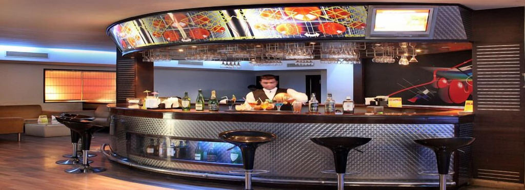 Food & Drinks