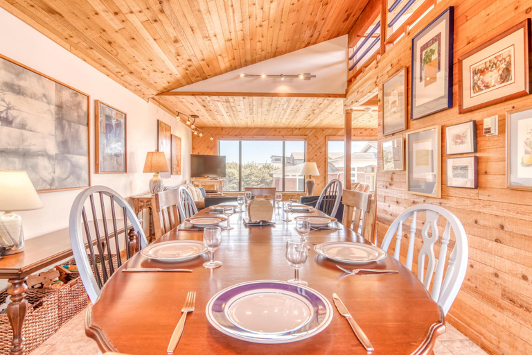 Food & Drinks 5, Osborne Beach House (MCA 139), Tillamook