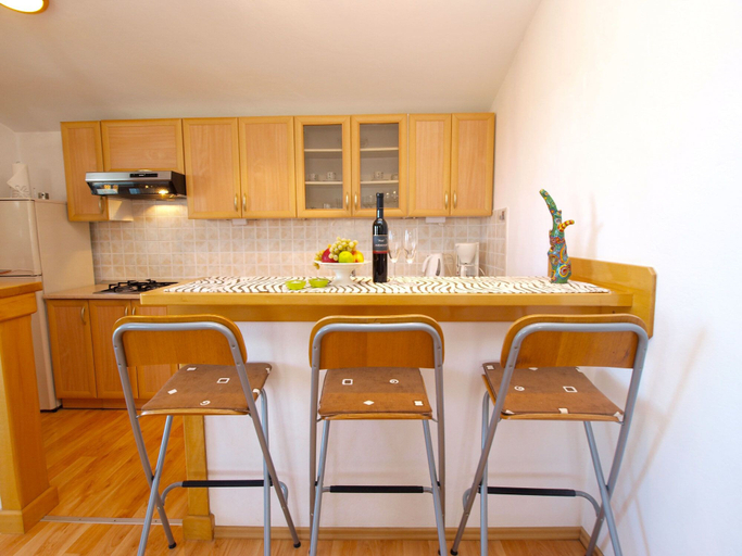 Others 5, Apartment 440, Pula