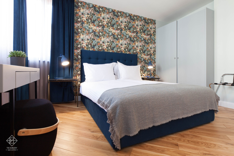 Bedroom 3, The Embassy Bar & Suites, Stolichna