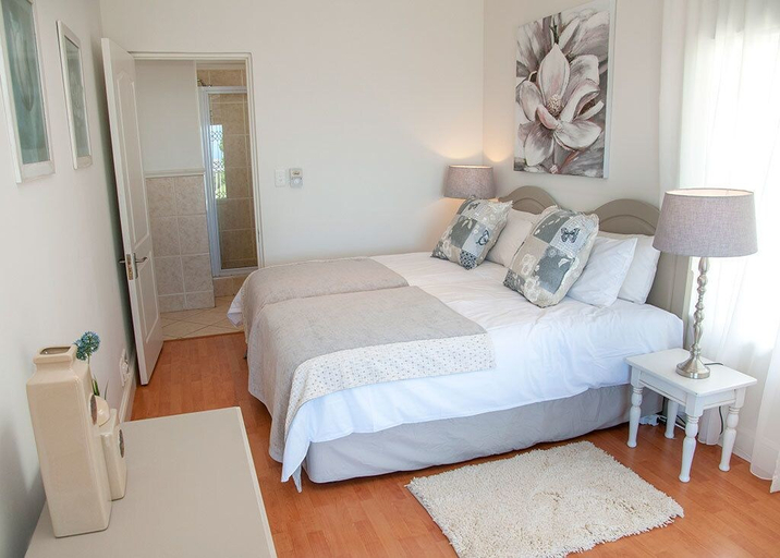 Bedroom 1, 8 Sheerline, Eden