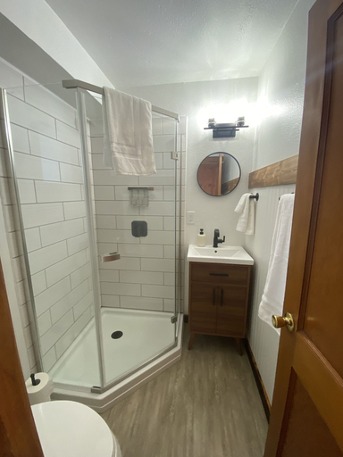 Bathroom 3, Columbia Point Resort, Stevens
