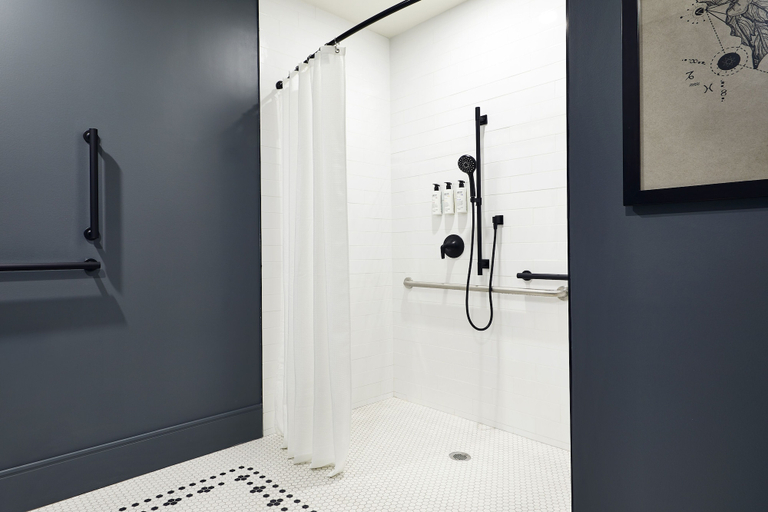 Bathroom 5, The Grady, Jefferson