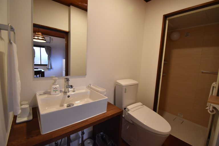 Bathroom 4, Quaint House Naoshima, Naoshima