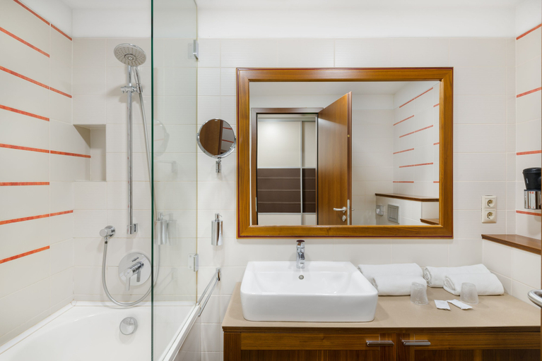 Bathroom 5, Corso Hotel Pécs, Pécs