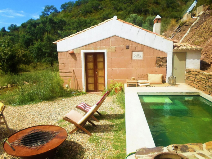 Sport & Beauty 1, Serene Cottage in São Luís with Barbecue, Odemira