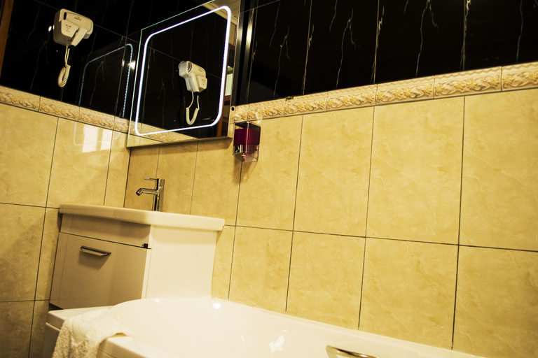 Bathroom 3, Hotel Jouvence International, Mfoundi