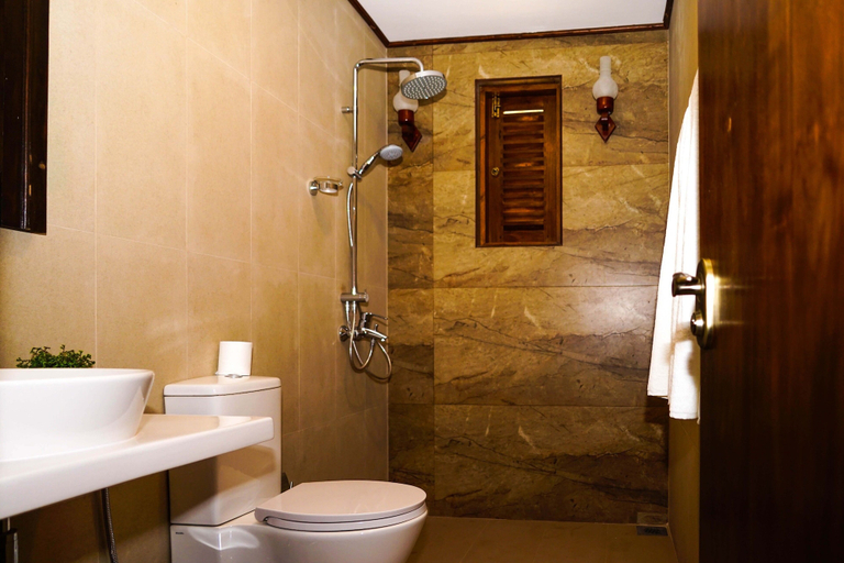 Bathroom, The Ramp Hotel, Nuwara Eliya