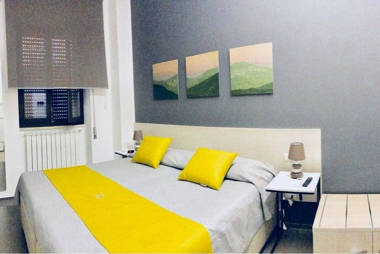 Bedroom 3, Porta Piccola, Taranto